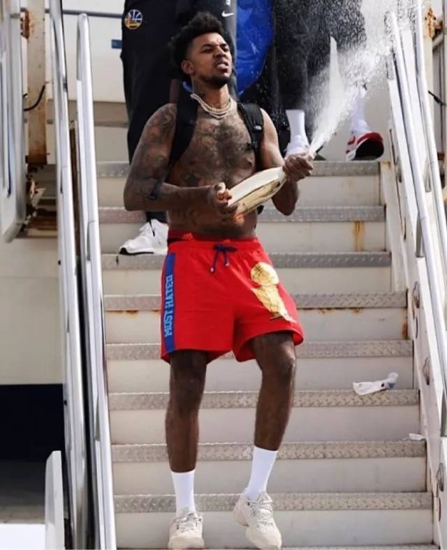 源为C位让 源为C位让